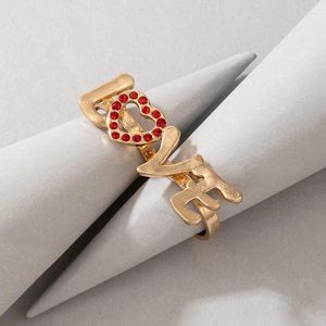 Bagues de cluster Bague de lettre romantique pour femmes filles clair rouge cristal pierre amour géométrie creuse alliage métal bijoux de mariage 20278