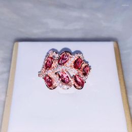 Clusterringen Rose bladvormige rode kristallen ring Elegante verleiding vrouwen sieraden mode verjaardagscadeau