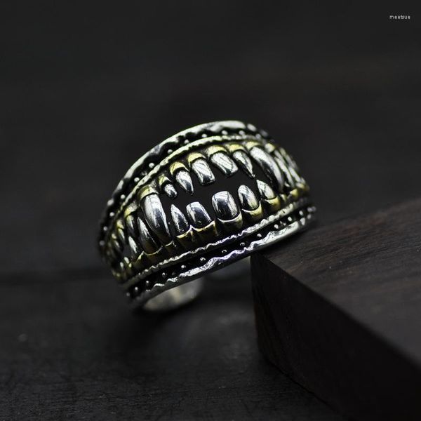 Anillos de racimo Rt Color plata Retro Devil Tooth Anillo de círculo ancho Hecho a mano Tendencia europea y americana Estilo étnico Hombres Mujeres