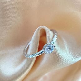 Кольца кластера S925 Серебро 0,3 карата Круглое блестящее кольцо с муассанитом Женское белое золото с бриллиантами Улей Обручальное кольцо