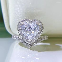 Anillos de clúster S925 Silver European y American Ring High Carbon Diamond Heart Femenino transfronterizo Femenino Artículo de venta