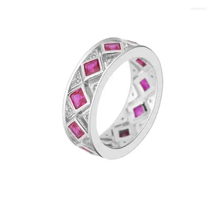 Bagues de cluster S925 Argent Européen et américain Trésor rouge complet diamant ensemble de luxe bague fermée bijoux en gros