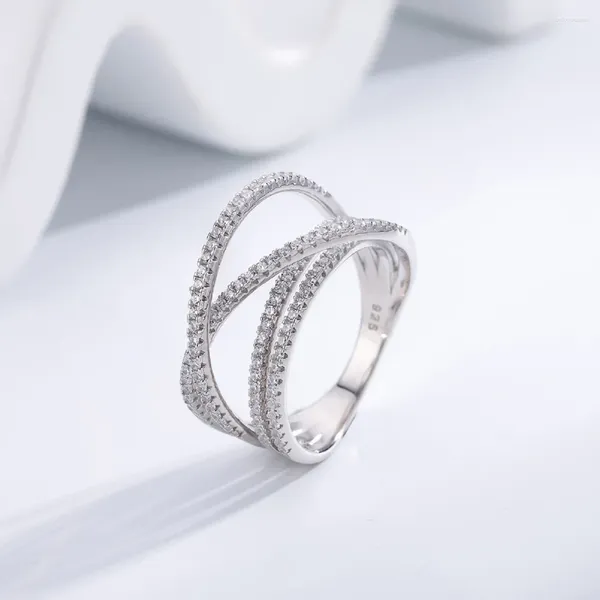 Cluster Anneaux S925 Silver Line Femme Hollow Diamond Ring Femme Shiny 5a Zircon Design Advanced Design Luxury Bijoux Girl Gift Banquet