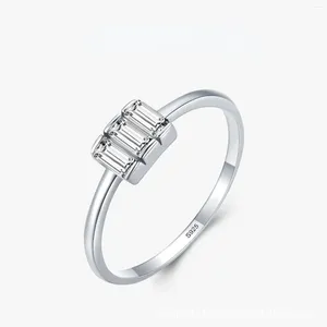 Bagues de cluster S925 Bague en argent pour femmes européennes et américaines personnalisées rectangulaires zircon de haute qualité bijoux de porte fermée