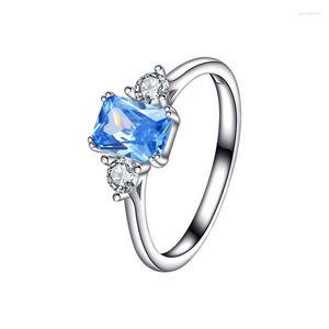 Cluster Rings S925 Sterling Silver European And American Blue Pagoda Stone Diamond Ring Simple Proposition personnalisée pour les femmes