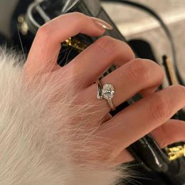 Bagues de cluster S925 Sterling Silver Mode Commuting Instagram Style Light Luxe Minimaliste Ovale Pigeon Egg Diamond Bague Mosang Stone