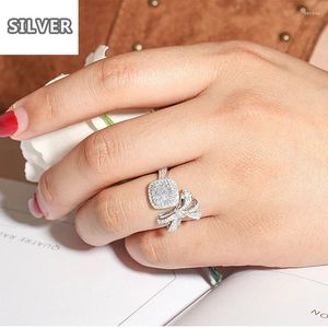 Clusterringen S925 Sterling Silver Moissanite 18K White Gold Group ingelegde gele diamant bowknot Mooie luxe verloving trouwring