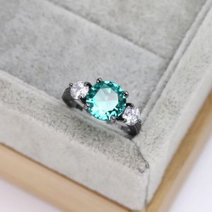 Cluster Rings S925 Sterling Silver Plaqué Gun Black Diamond Ring Simple Fashion Round Emerald pour les femmes