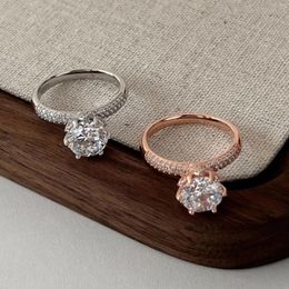 Cluster anneaux S925 Bague en argent sterling bijoux de mode de haute qualité 8 mm Zircon Six Proposition pour femmes Gift de fiançailles de mariage