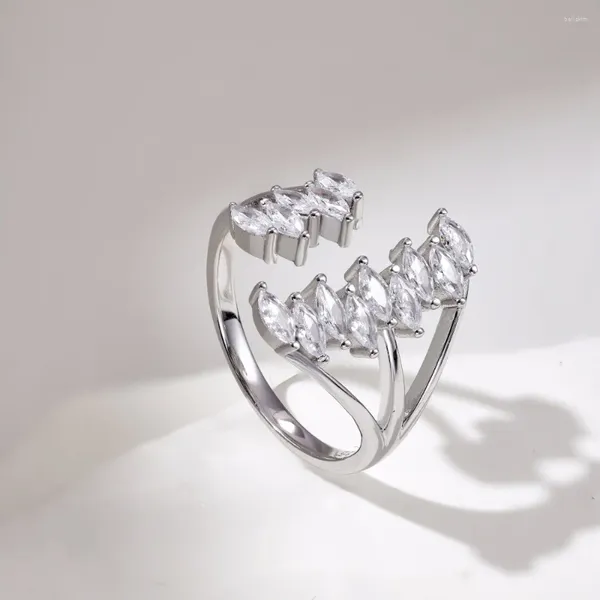 Anneaux de cluster S925 Bague en argent sterling avec un luxe léger incrusté de pierre d'oeil en pierre en diamant en diamant conception de conception réglable