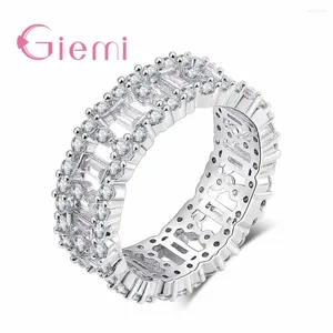Cluster anneaux vend la mode 925 argent pour les femmes avec une qualité cubique de qualité accessoires brillants