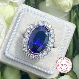 Cluster anneaux vendant imitation bleu ovale cristal gemmstone dames ring mode euro-américain style 925 cadeau d'anniversaire de fête en argent