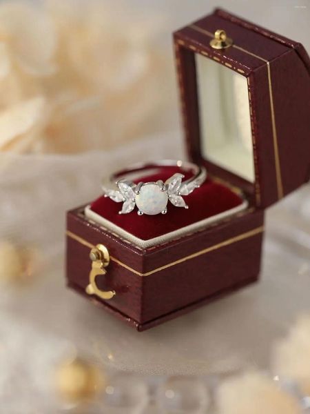 Cluster anneaux vendant des bijoux pure 925 Anneau d'opale en argent avec zircon pour les femmes de conception haut de gamme de style élégant besoin