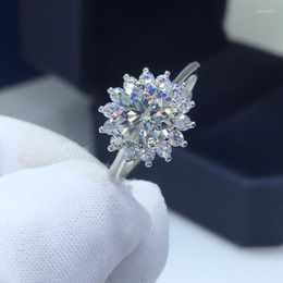 Cluster Rings Argent 925 Original Brillant Cut Diamond Test Past 1 6.5mm D Couleur Moissanite Anneau De Tournesol Gemstone Bijoux GiftCluster