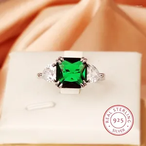 Bagues de cluster Simple 925 Silver Forme géométrique Vert Square Diamond Bague de style européen et américain Bijoux de fête de mariage