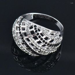 Anneaux de cluster SINLEERY Vintage Croix Creuse Réticulaire Avec Des Pierres Blanches Noires Grande Bague De Couleur Argent Pour Les Femmes Bijoux De Fête JZ154