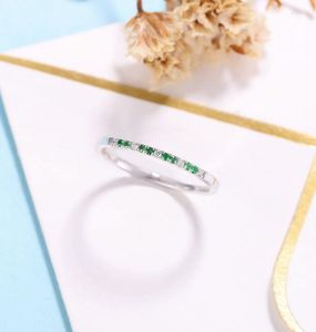 Bagues de cluster Solide 18K Or Blanc Diamant Naturel et Émeraude Minuscule Bande De Mariage Empilable Pour Femmes Bijoux De Fête