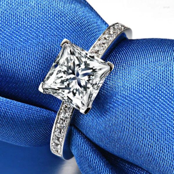 Anneaux de cluster Solid Platinum PT950 14K Or blanc Quatre griffes Princesse Bague carrée Diamant Mariage Simple Femme