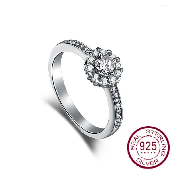 Anillos de racimo Spot S925 Anillo de plata para mujeres Pequeño y simple Compromiso de boda Zircon Imitación Diamante Alto Carbono