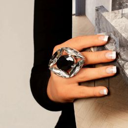 Bagues de cluster Stonefans Bridal Black Grand Crystal Femmes Accessoires de doigt 2024 Mariage Bling Déclaration Bague ouverte Bijoux réglables