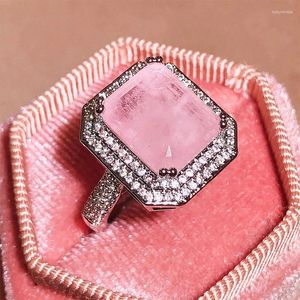 Bonnes de couple en diamant complet anneaux en grappes élégantes en cristal rose pour femmes
