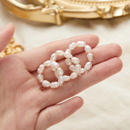 Bagues de cluster Été Naturel Perle d'eau douce pour les femmes Perles élastiques irrégulières Bague en résine Ensemble ne se décolore pas ou ne rouille pas Beach Pool Party Bijoux