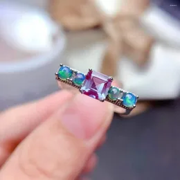 Anneaux de cluster L'anneau d'alexandrite d'opale noire naturelle est un engagement de mariage de luxe en argent sterling 925 pour les femmes