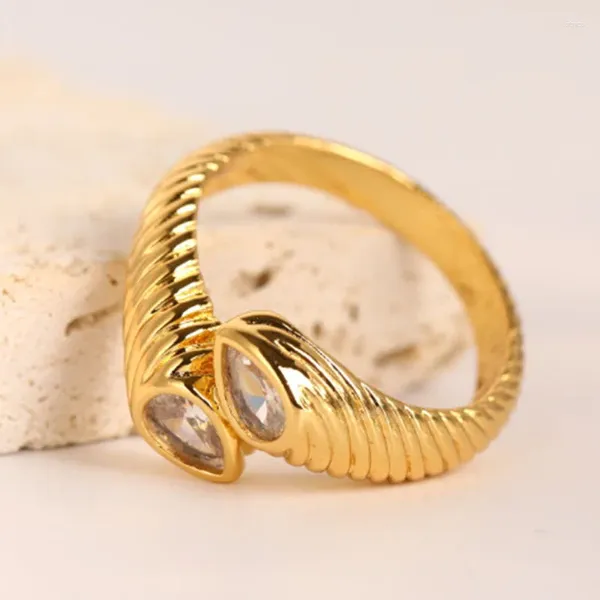 Anillos de racimo de moda Color dorado espiral anillo de boda geométrico para mujeres niña latón gota de agua circón apertura dedo joyería de fiesta