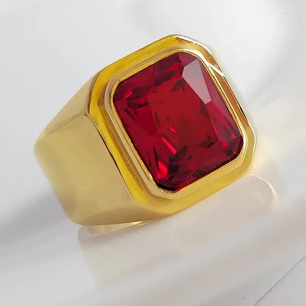 Anillos de racimo Anillo de piedra roja de los hombres de moda 18 Chapado en oro Joyería de acero inoxidable Regalos de aniversario Banda de dedo simple Signet para hombres