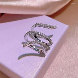 Anillos de racimo UILZ Moda Serpiente Forma Envuelto Cristal Piedra Dedo para Mujeres Lujo Zircon CZ Fiesta Día de San Valentín Regalo de joyería