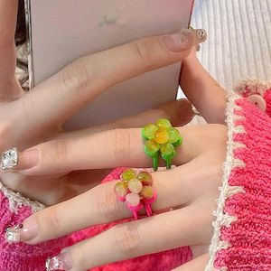 Bagues de cluster Design unique Français Fleurs d'enfant Résine Modèles colorés pour femmes Belle bague filles personnalité d'été bijoux