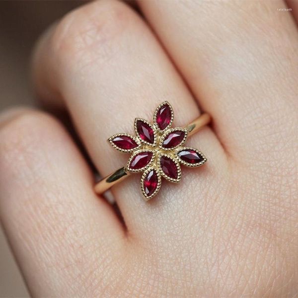 Bagues de cluster Unique Fleur De Cristal Rouge Fiançailles Pour Femmes Vintage Mariée Mariage Bague Anniversaire Fine Bijoux Anillos Mujer