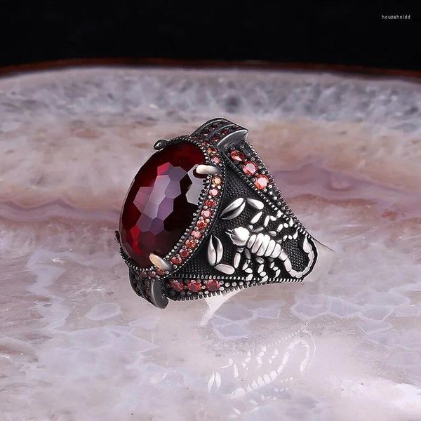 Anillos de racimo Vintage Big Oval Natural Piedra roja Anillo de escorpión para hombres Retro con incrustaciones de circón verde Mujeres Banda de boda Joyería turca