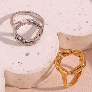 Clusterringen Vintage cirkelmotief roestvrijstalen ring voor vrouwen Gesmolten textuur Detail Temperament Sieraden Groothandel Drop
