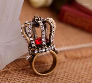 Bagues de cluster Vintage rouge imitation pierre précieuse couronne de cristal pour femmes antique couleur or bague bijoux