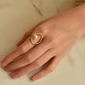 Clusterringen Vintage Women Koreaanse Gold Pearl Charm Finger Onregelmatige Ring Open verstelbare elegante trouwdag Giftcluster Wynn22