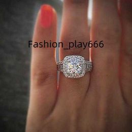 Clusterringen Witgoud kleur Moissanite Ring voor vrouwen Square Anillos Bizuteria Wedding Bague Gemstone Diamond Jewelry Boxcluster