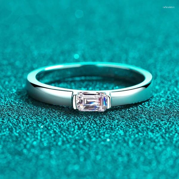 Bagues de cluster plaqué or blanc certifié 0,5ct Moissanite pour femmes 3 5mm Emerald Cut Lab Diamond Bijoux 925 Argent GRA