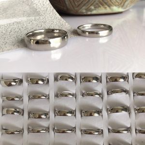 Cluster anneaux en gros lots 50pcs plaque d'éclairage circulaire classique anneau en acier inoxydable hommes femmes de 4 mm / 6 mm de bijoux d'anniversaire de mariage