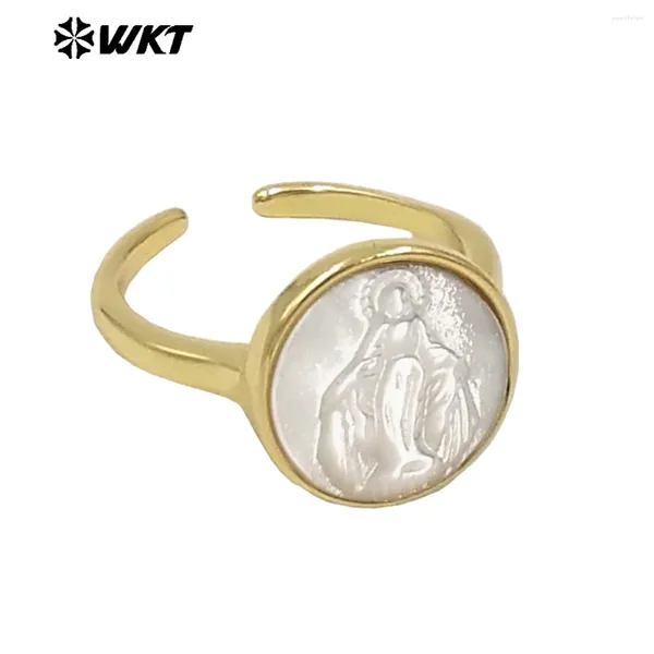 Anillos de racimo WT-MPR091 La forma redonda de concha blanca natural se puede ajustar con encantos religiosos de latón amarillo decorados