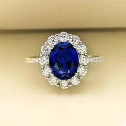 Clusterringen Xiushu High Definite 3- Imitatie Royal Sapphire Ring for Women 925 Silver Design Luxe