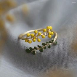 Bagues de cluster Bague Mimosa jaune pour femme Style forestier Petit printemps frais Été Personnalité française Tempérament élégant Fille Ouverte