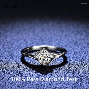 Cluster Rings YUZBT Sterling Silver 0.5 Lab Créé D Couleur Diamant Moissanite Bague Plaqué Or Blanc Forme Carrée Filles Bijoux