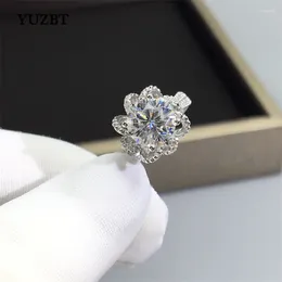 Anillos de racimo Yuzbt Women 925 Silver 1 Excelente corte de 6.5 mm Gemstone Prueba de diamante Pasado D Color Moissanite Princesa Flower Anillo de bodas
