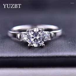 Anillos de racimo Yuzbt Mujeres de moda de 18k Blanco chapado 1 Diamante Pasado D Color Moissanite 3 Stones Anillo para joyas de boda femenina