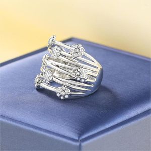 Clusterringen Zhouyang Flower Massive Ring voor vrouwen overdreven Finger Knuckle Plum Blossom Silver Color Hollow Out Fashion Jewelry R845