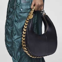 Sacs d'embrayage Grande chaîne pour femmes Crescent Sacs Hands Sacs Bag de créateur de luxe Retro Trend Fashion 221023