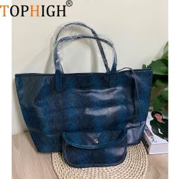 Embrayages Tophigh Sac bleu de serpent nouvellement pour femmes 2021 Sac à provisions portables de grande capacité Sac fourre-tout autruche Sacs décontractés