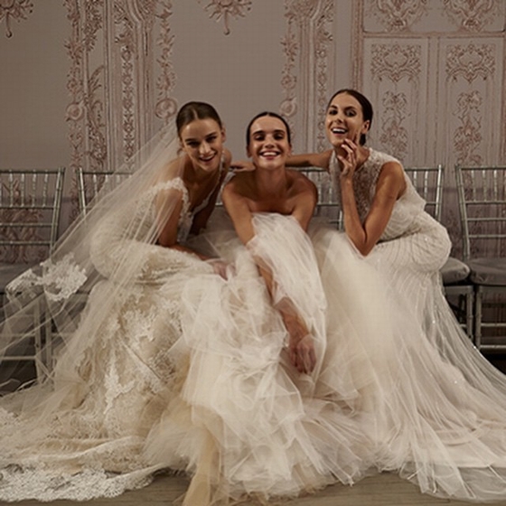 漏肩婚纱_漏肩打疫苗图片(3)