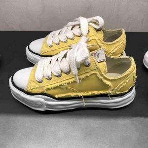 Co branded Maison Mihara Yasuhiro MMY Chaussures Dissoudre Chaussures Hommes Casual Toile Chaussures Femmes Baskets Vintage À Lacets Jaune Solide Hommes Sneaker